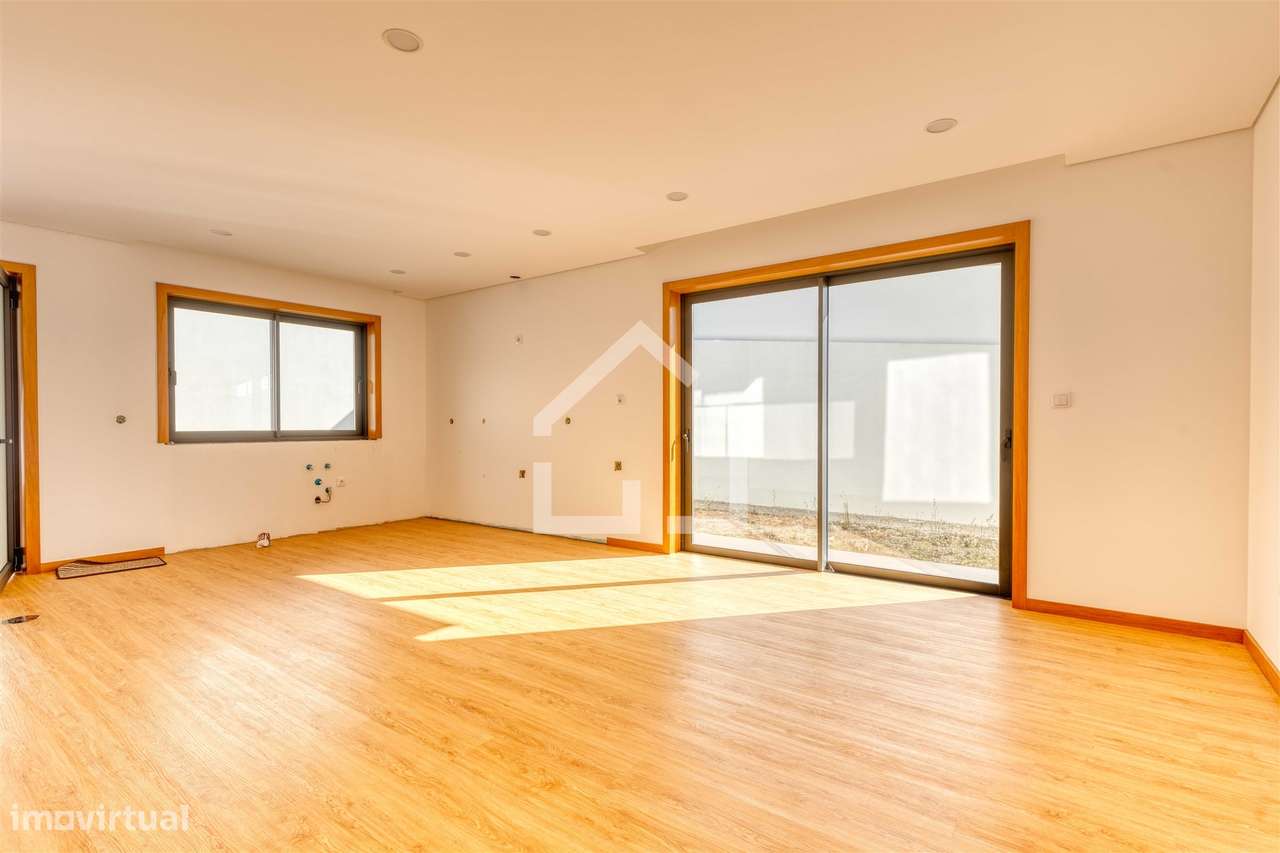 Moradia T4 NOVA - Sta Maria da Feira - Grande imagem: 5/43