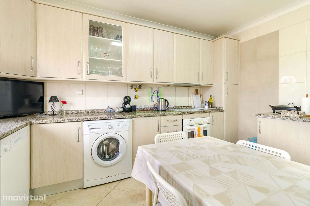 Apartamento T3 no último Piso, com 3 Frentes e Vistas Desafogadas em L-7