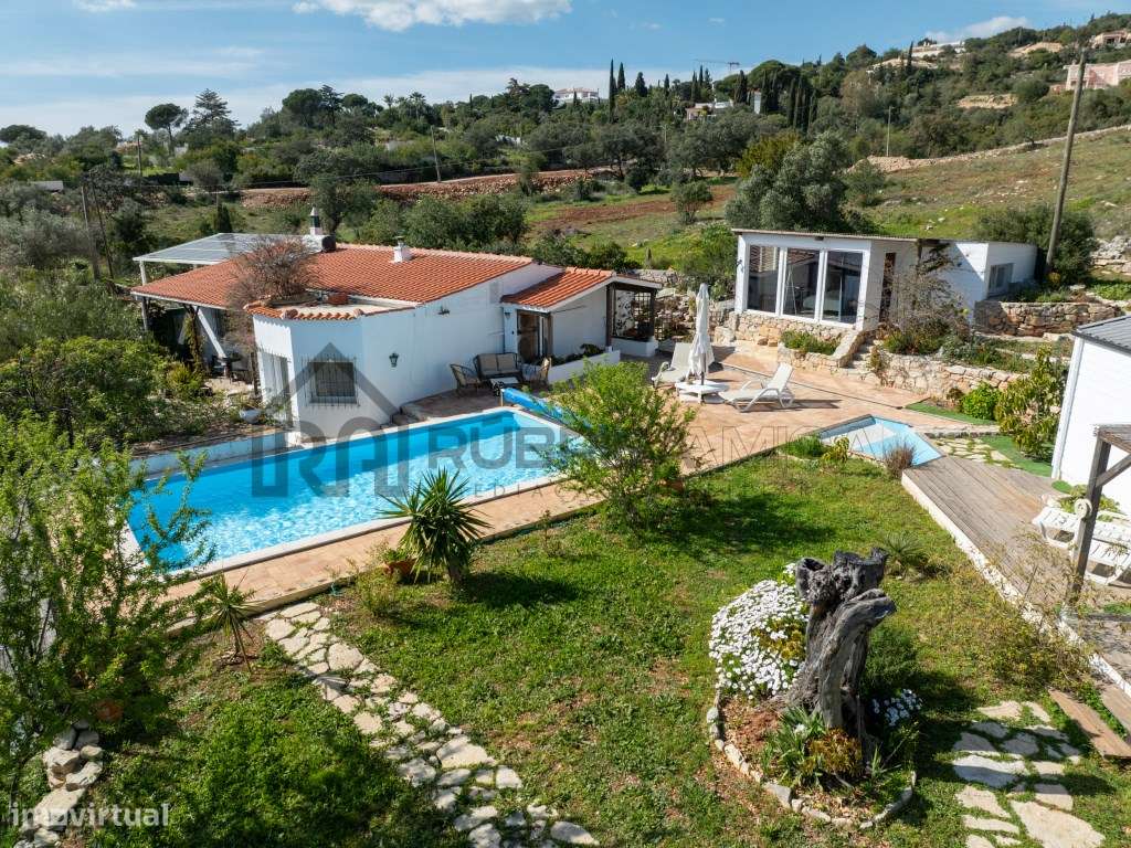 Moradia térrea de 3 quartos e piscina-0