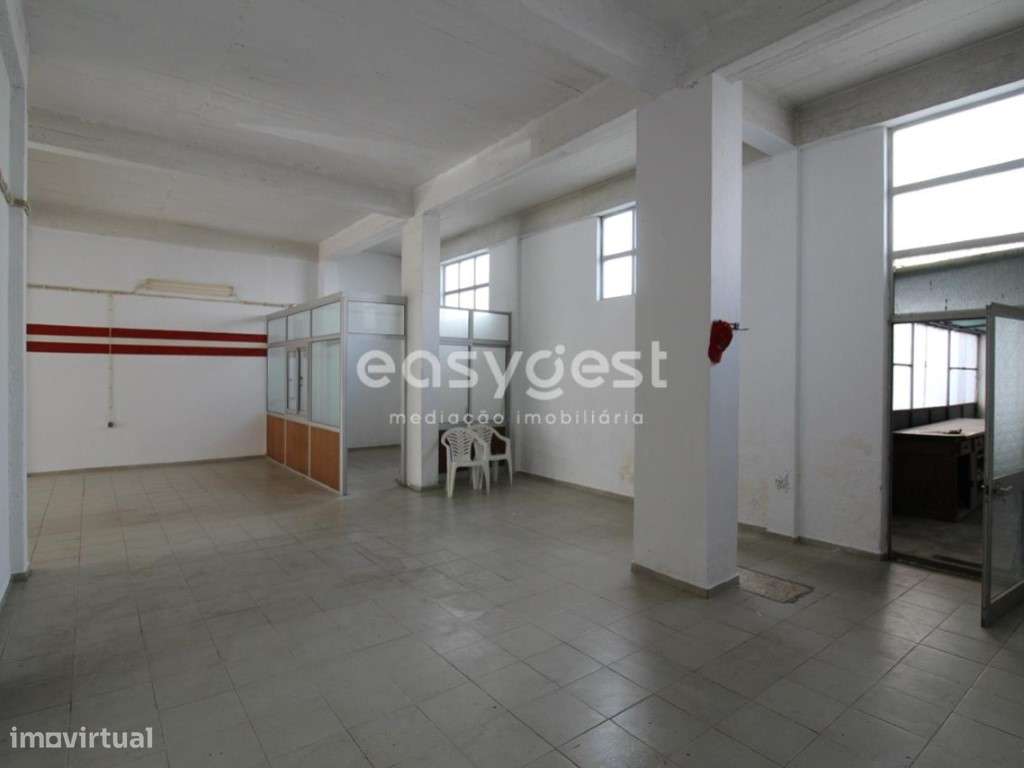 Estabelecimento comercial com quintal nas Cardosas, Portimão - Grande imagem: 4/14