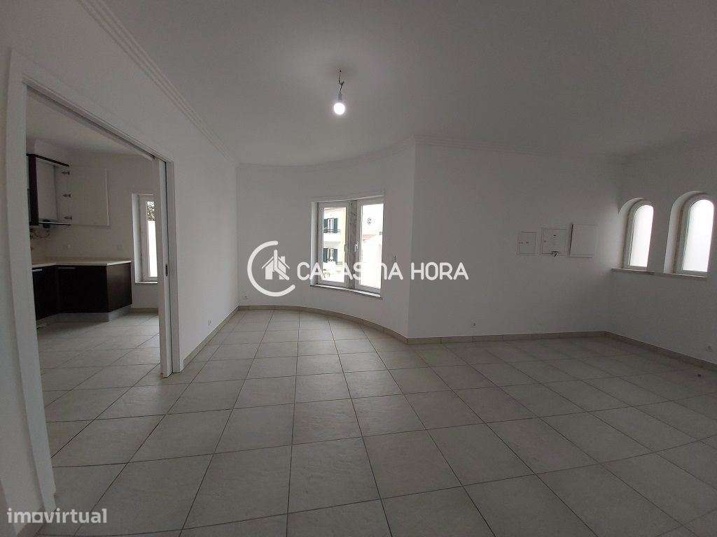 EXCELENTE MORADIA V3 + 1  3 Pisos  REMODELADA  Próximo ao Centro da...-8