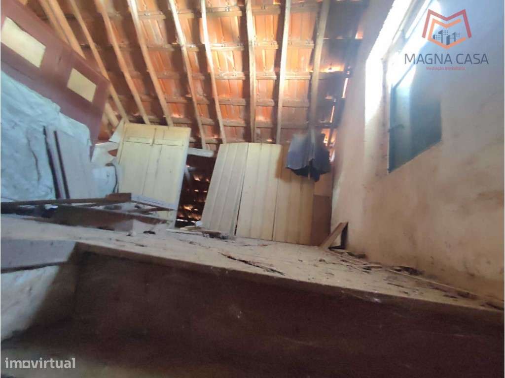 Moradia em Propriedade Total com 3 apartamentos T3, + 1 apartamento...-52