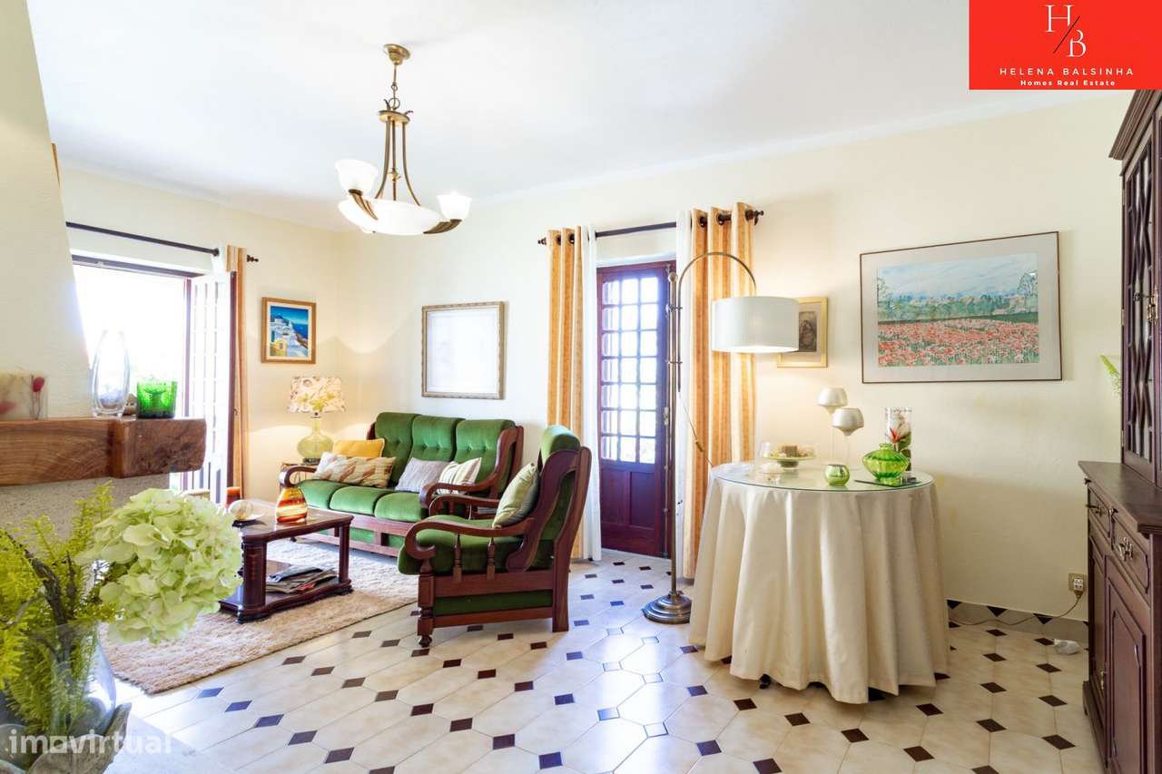 Bonita moradia V6, situada nos Casais de São Lourenço, junto à pra-7