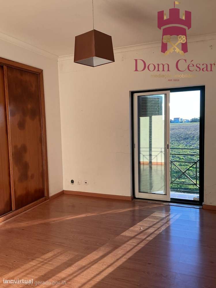 Moradia T4  R/C - 1º Andar em Foros de Salvaterra-14