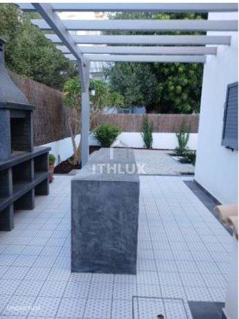 Villa de luxo impecavelmente apresentada com piscina e jardins em Tavi-36