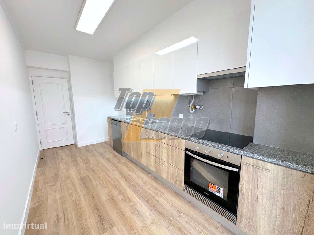 Apartamento T3 Estrada da Luz com parqueamento e arrecadação-5