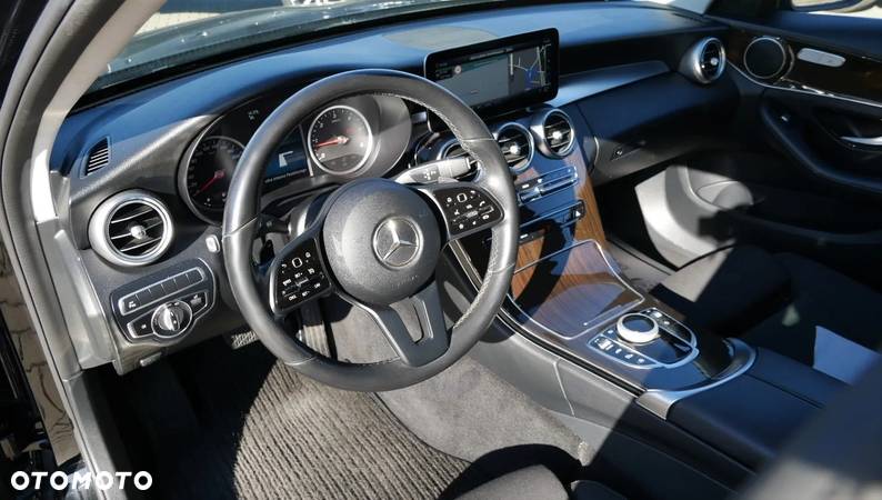 Mercedes-Benz Klasa C 220 d T 9G-TRONIC Night Edition - 13