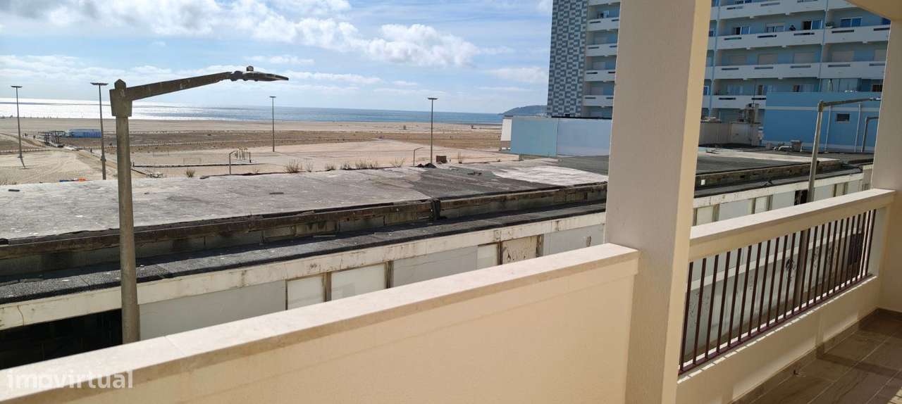 Apartamento T3 com  2 varandas e vistas de mar. A 1 minuto da praia-16