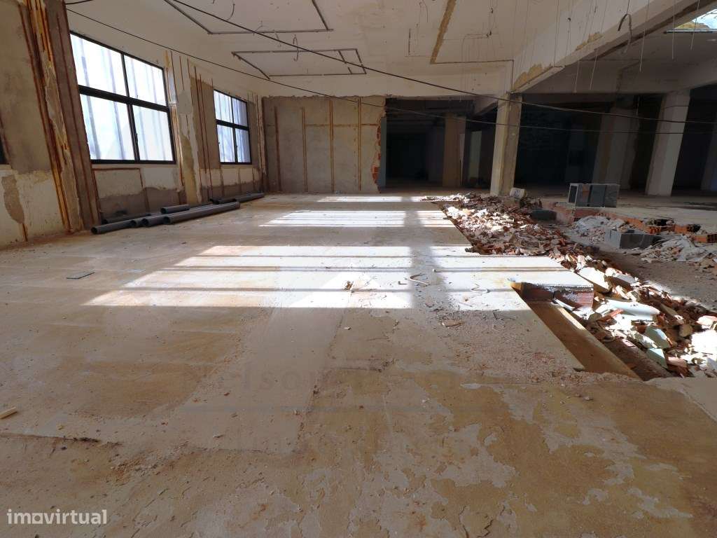 Escritórios, Co-Working ou Espaço de Múltiplas Utilizações com Esta...-22