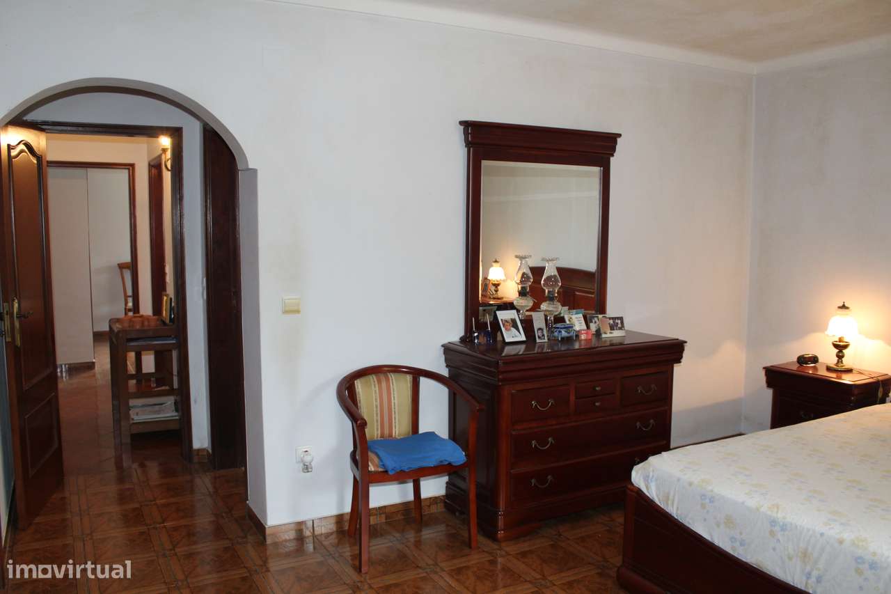 Moradia T2 +Anexos e garagem Lote 2500 m2-11