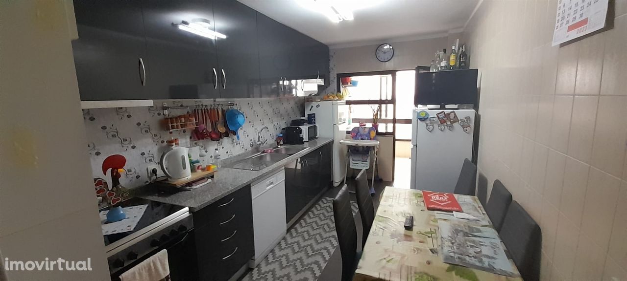 APARTAMENTO T3 NA AVENIDA DA REPUBLICA,V.N.GAIA com Garagem Fechada