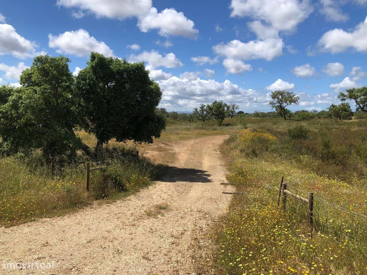 Prédio Misto com ruína em São Bartolomeu da Serra, Santiago do Cacém - Grande imagem: 4/17