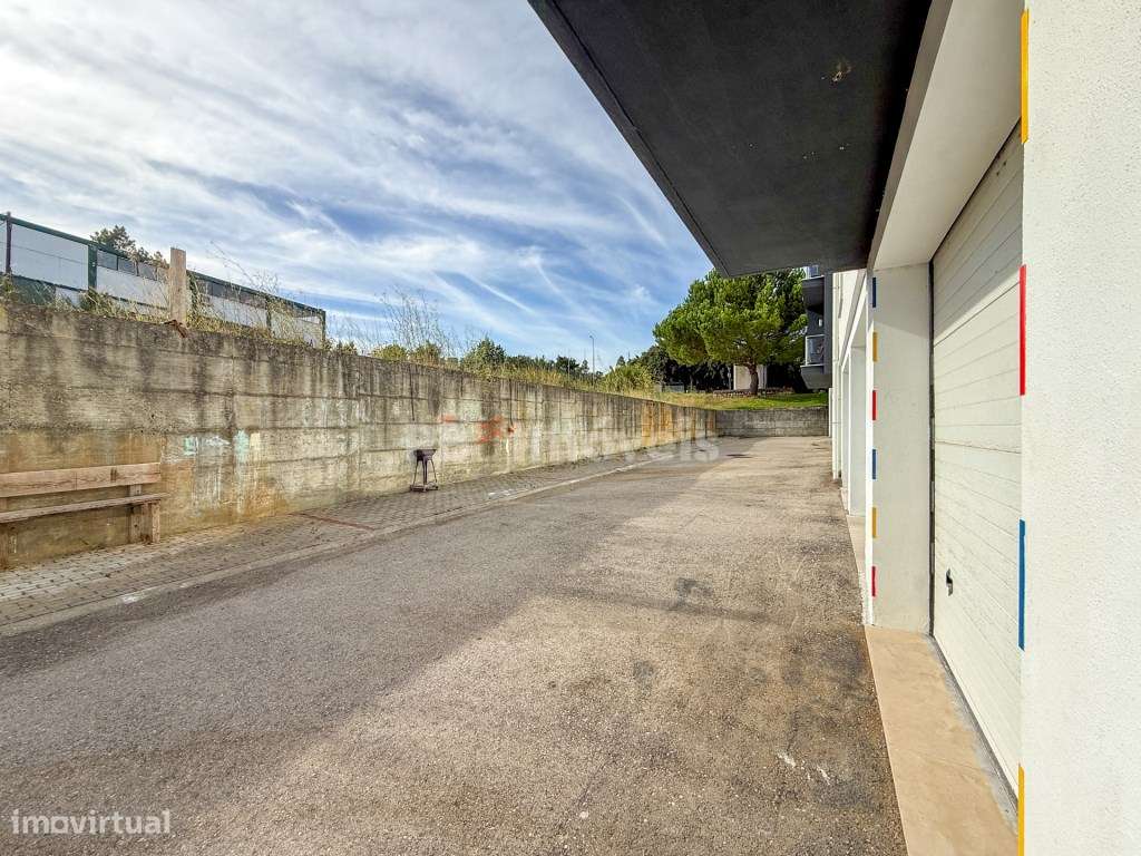 Apartamento T3 Semi-Novo, c/ Garagem - em Constância-37
