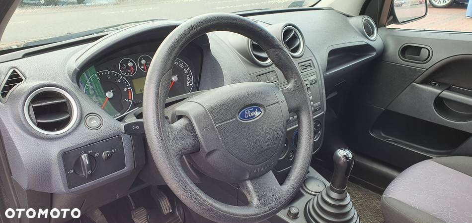 Ford Fiesta 1.3 Ambiente - 8
