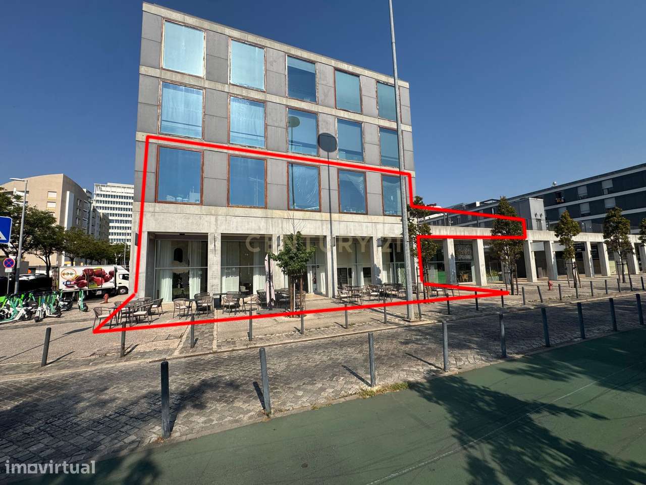 Trespasse de Restaurante (270 m2 + 2 esplanadas + 9 lugares de estacio-24