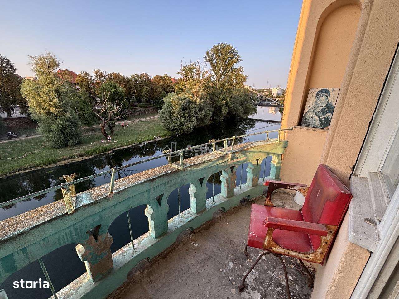 Apartament 129 mp cu vedere spre Crisul Repede si demisol independent-11