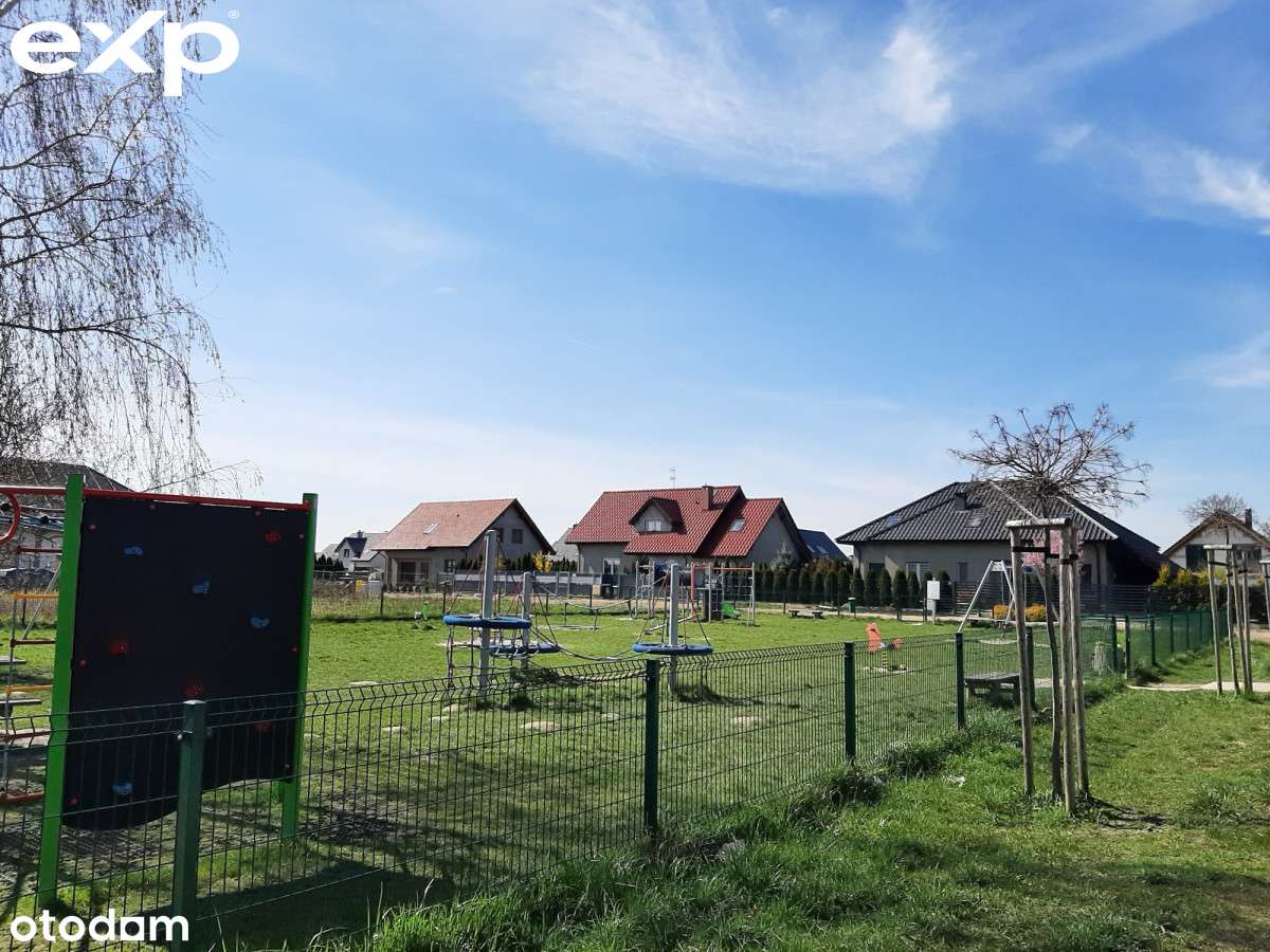 Cicha spokojna okolica w pobliżu lasu *gotowe-12