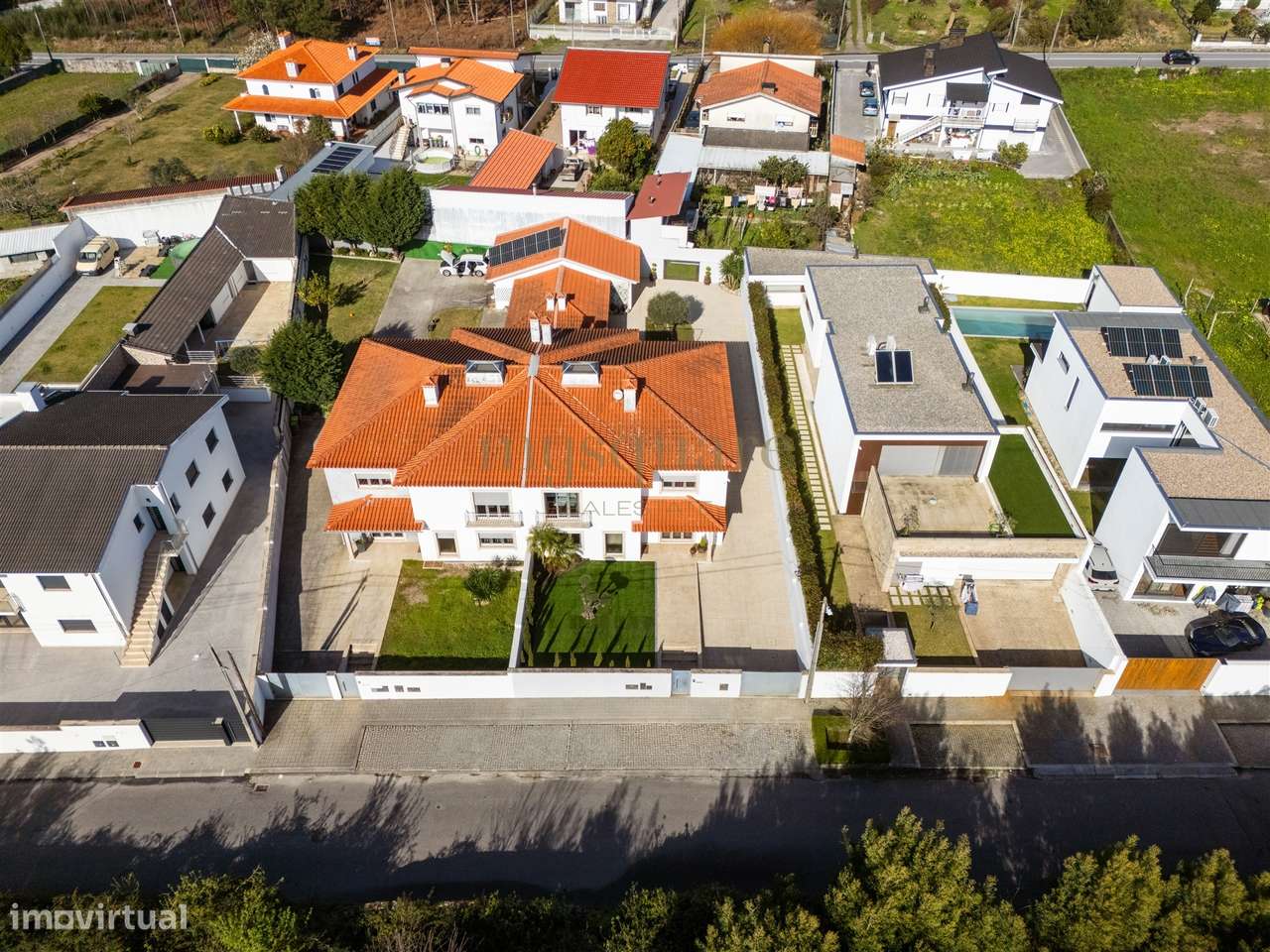 Moradia T4 geminada, com excelentes áreas, a 2 minutos do centro de Sa-33