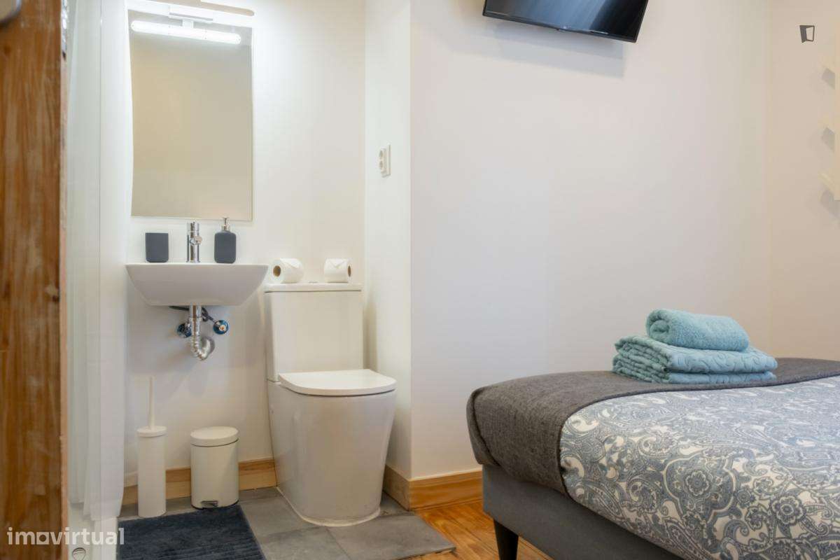 Quarto - localizado em Mafamude Porto - Grande imagem: 4/9