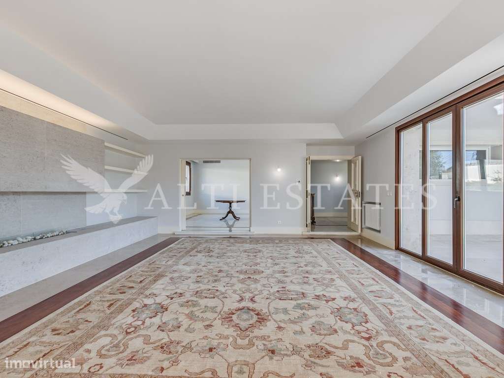Deslumbrante moradia em zona nobre do Estoril-11