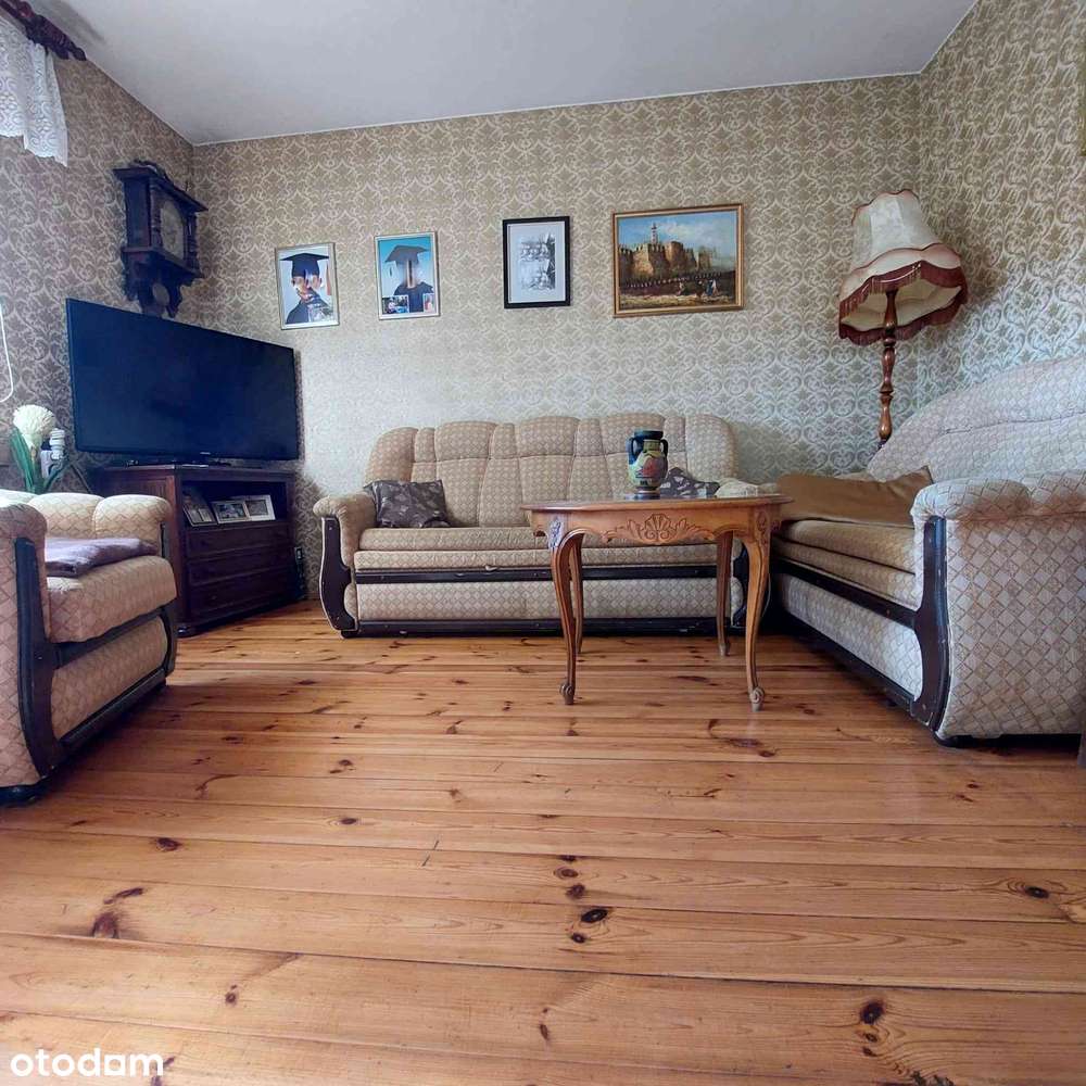 Dom typu kostka na dużej działce-5