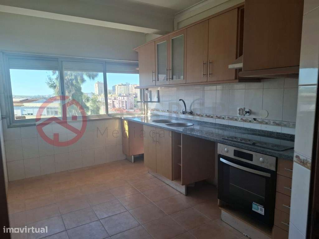 Apartamento T2 renovado, excelente localização em Queluz - Grande imagem: 2/25