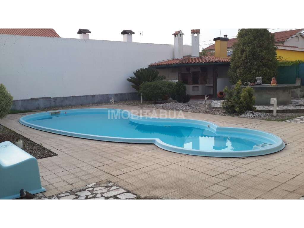 Moradia T5 com Piscina (Jacuzzi Integrado), Jardim e Churrasqueira-47