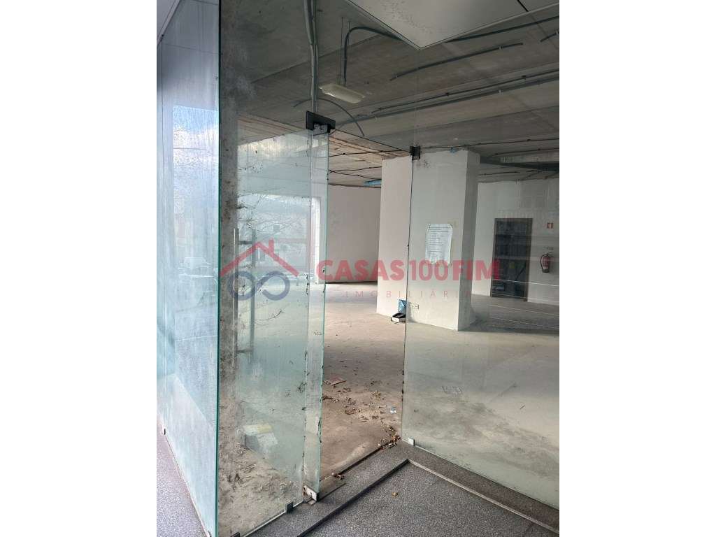 Loja para comércio no centro de Vale de Cambra - Grande imagem: 4/40