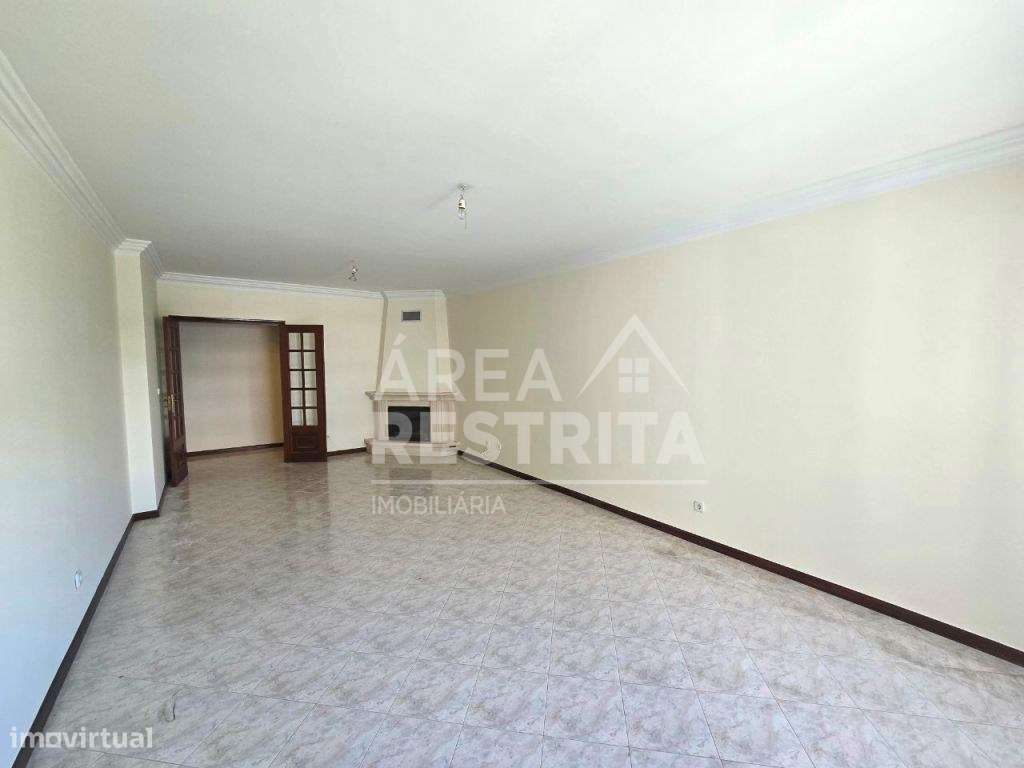 Apartamento T2 c/Parqueamento, na Cavaleira - Algueirão-7