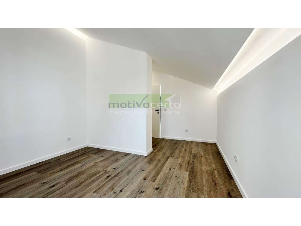 Possibilidade de PERMUTA - Moradia Isolada T4 no Cacém, Sintra. Aca...-16