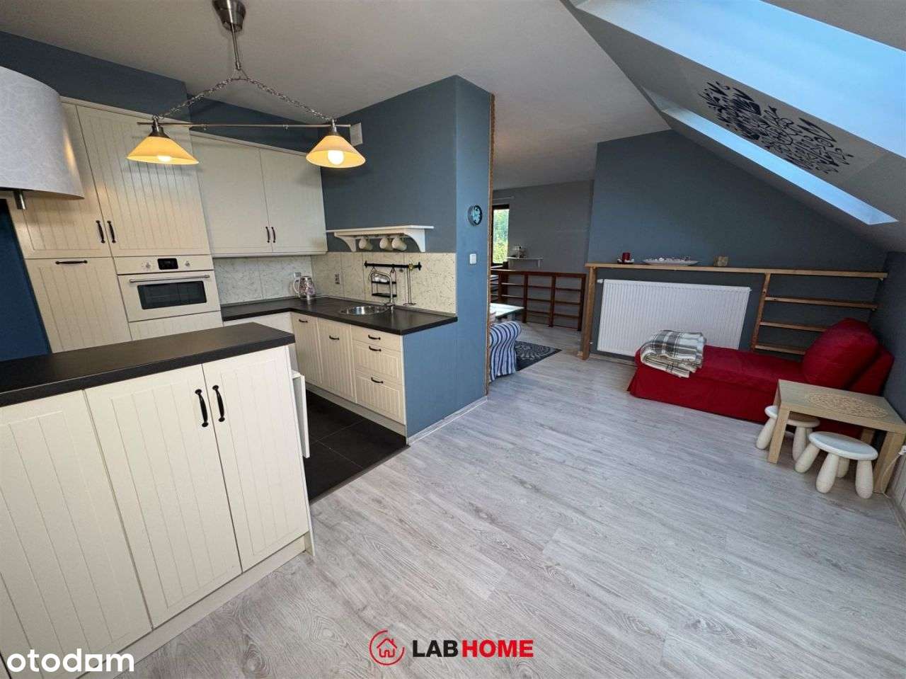 Urokliwy dom z odrobinę tajemniczym ogrodem-9