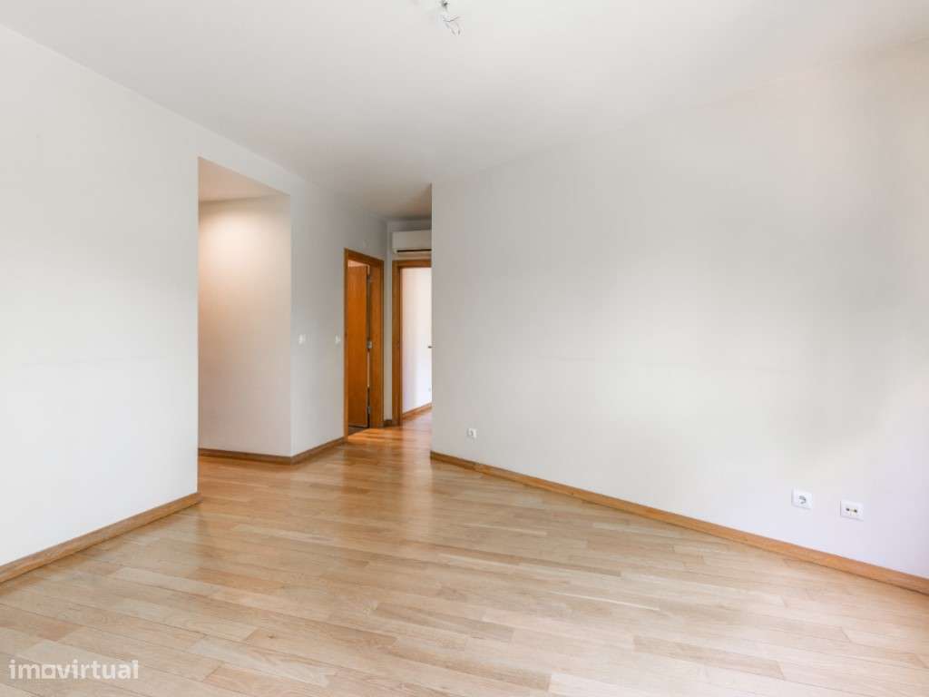 T3 com garagem e varanda com 23m2 - Colinas do Cruzeiro, Odivelas-12