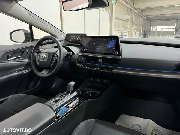 Toyota Prius 2.0 Plug-in Hybrid FWD Dynamic - 16