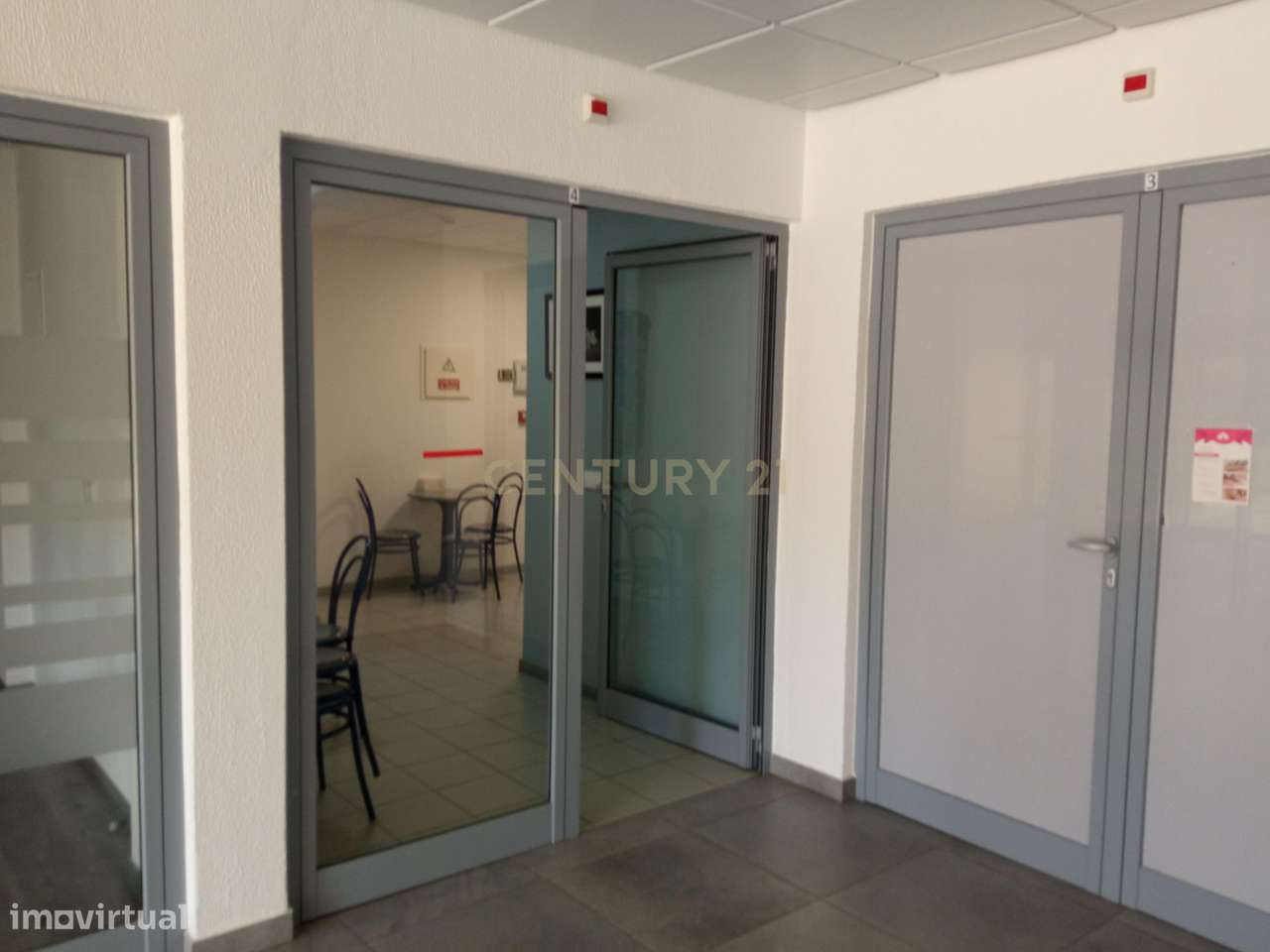 INVESTIDOR -  Trespasse de Pastelaria e cafetaria em pleno funcionamen-5