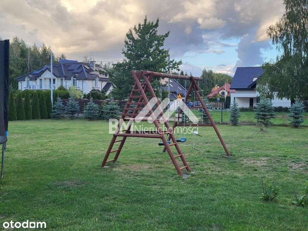 Dom wolnostojący z garażem na dwa samochody.-18