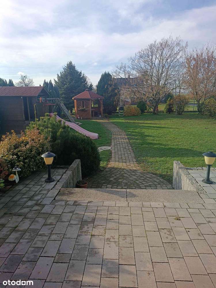 Przestronny dom z garażami i dużą działką - Pełny obrazek: 4/20