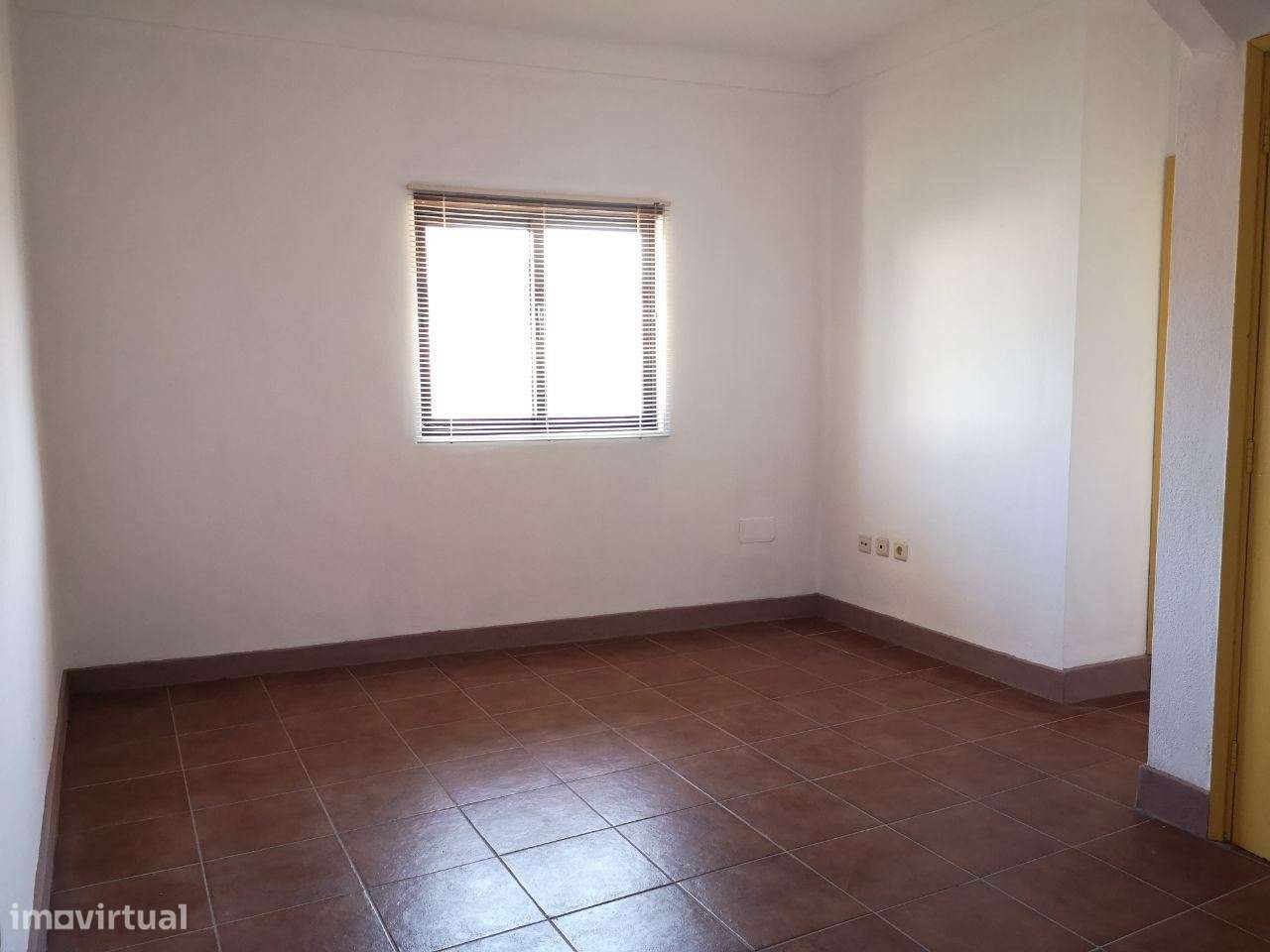 Moradia c/2 habitações + terreno p/construir / Escariz / Arouca-16