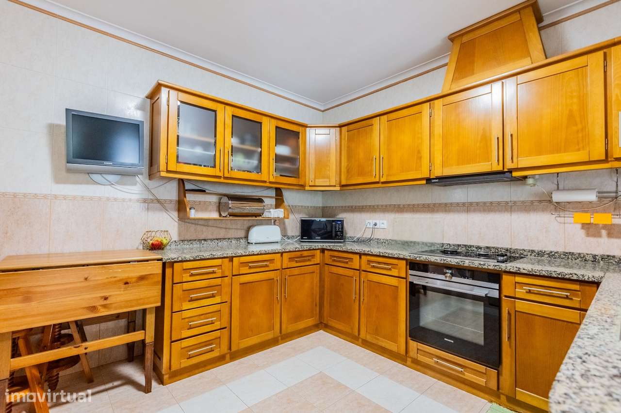 Moradia T4+1 em Ponta Delgada: Junto às Praias do Pópulo - Grande imagem: 4/43