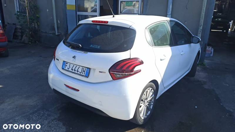 Peugeot 208 - 7