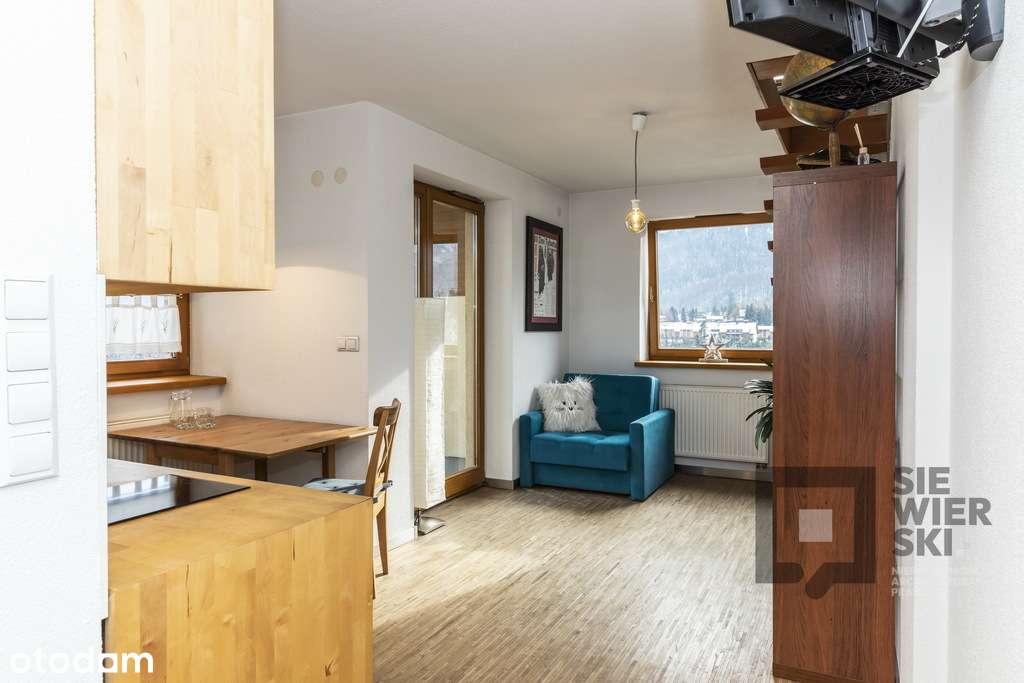 Dwupoziomowy apartament z balkonem i wid na góry-13