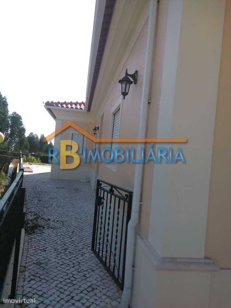 Moradia V3 na Nazaré - Grande imagem: 3/13