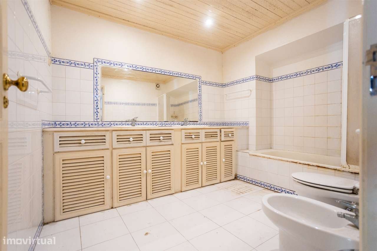 Moradia histórica T6 com piscina e anexo – centro de Salvaterra de Mag-36