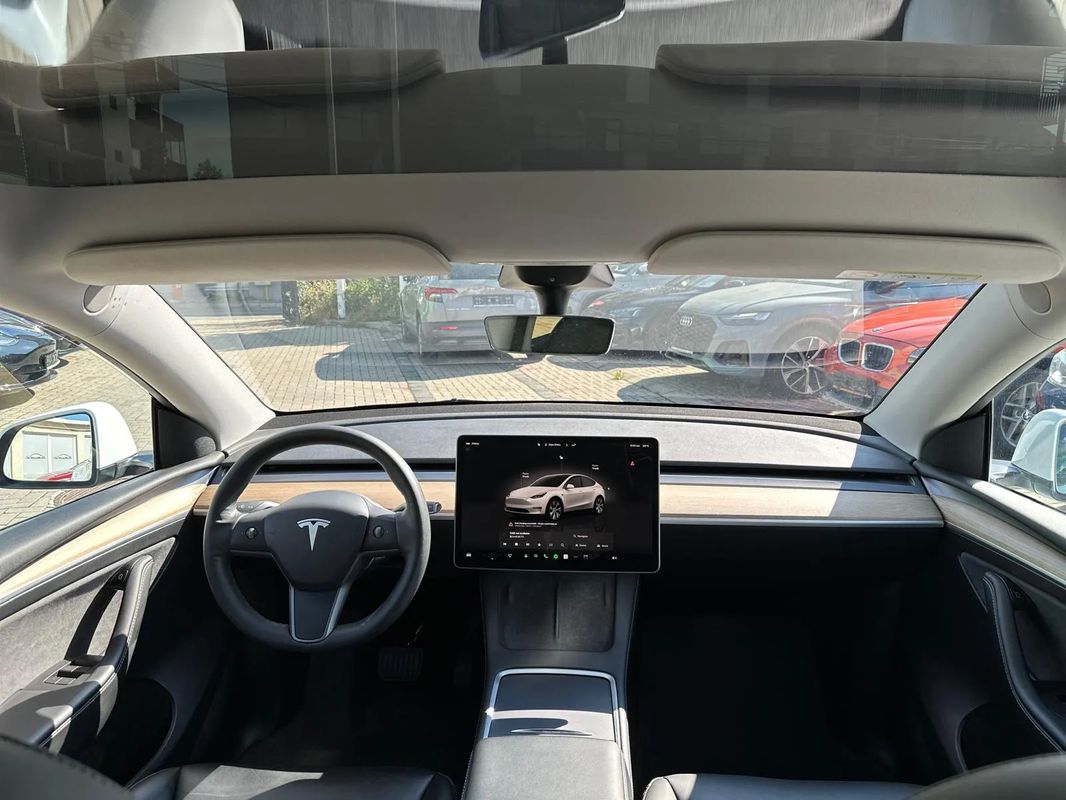 Tesla Model Y Long Range Dual Motor AWD - 20