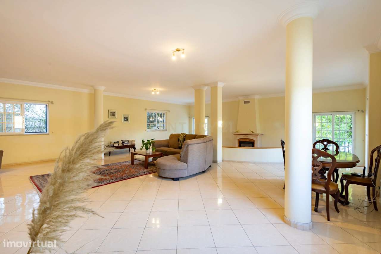 Espaço, conforto e qualidade — Moradia T4 no Vale da Rosa-5