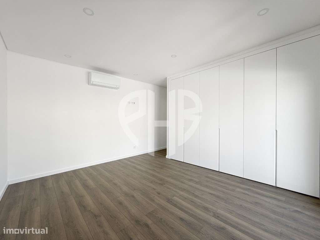 Moradia de Luxo T4 C/ Piscina e Box // Em Construção-25