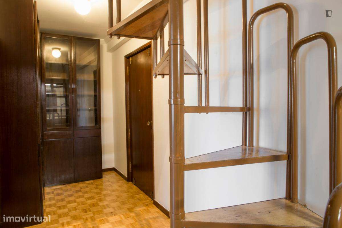 Quarto - localizado em Paranhos Porto - Grande imagem: 3/9