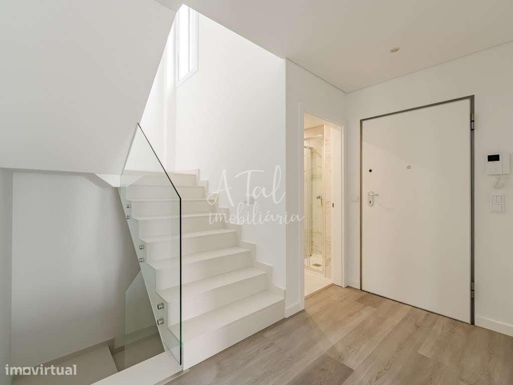 Moradia Geminada T4 Piscina Vale de Milhaços/Corroios - Grande imagem: 2/22