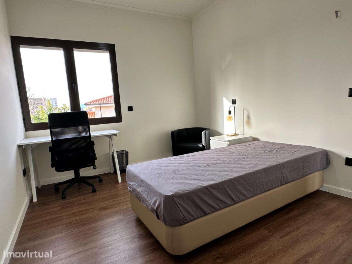 Quarto - localizado em Pedrouços Porto - Grande imagem: 4/6