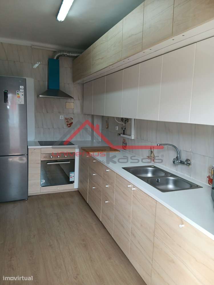 Apartamento T4 Remodelado para T3 Feijó Almada-1