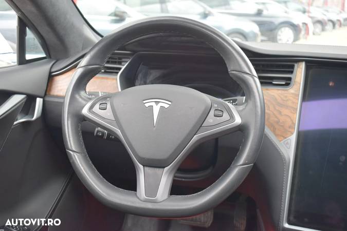 Tesla Model S - 12